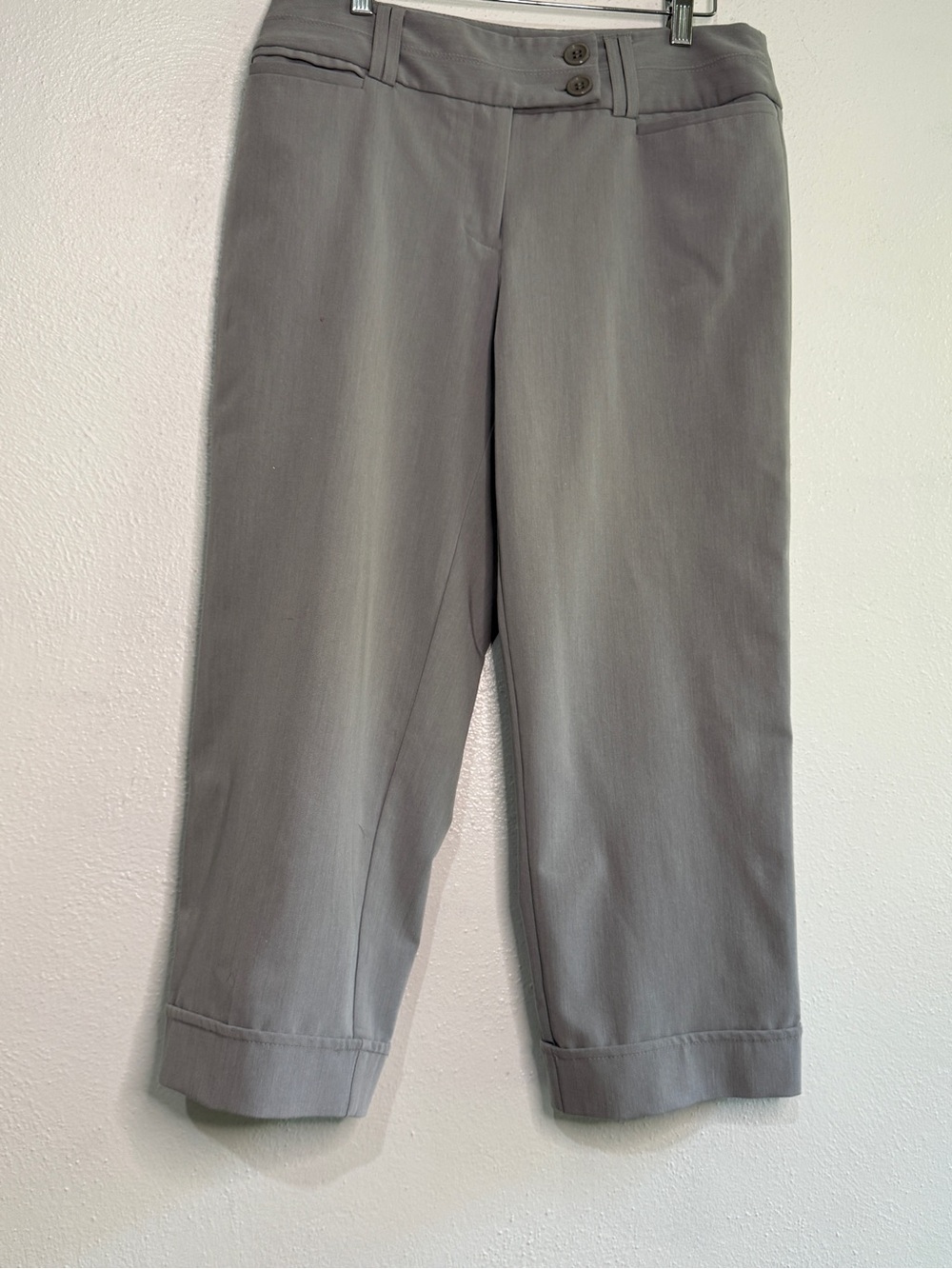 Ingredients Gray Cropped Dress Pants
with 2-inch Cuffs. Sz 8.